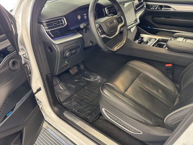 Used 2023 Jeep Grand Wagoneer Series II w/ Flexible Seating Group AWD/4WD image 16