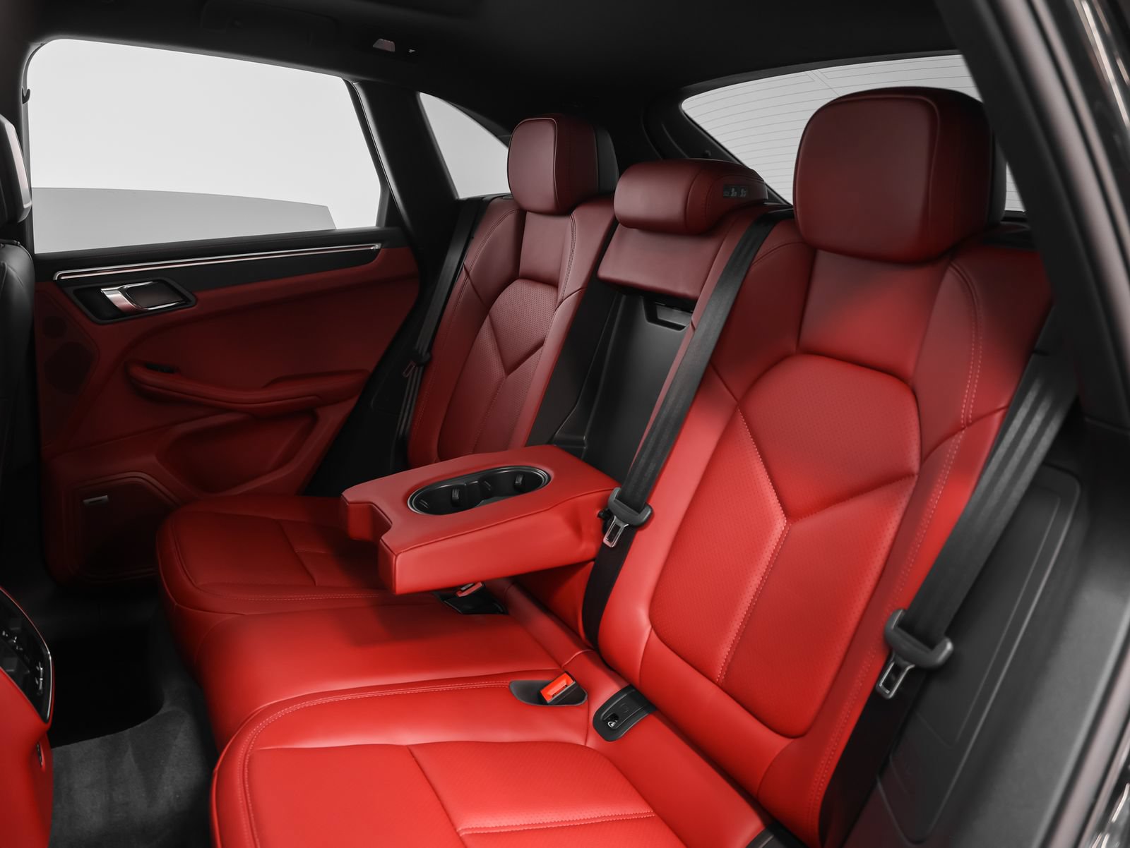 Certified 2024 Porsche Macan GTS w/ Premium Plus Package AWD/4WD image 47