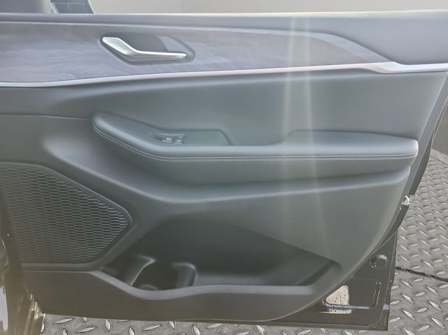 New 2025 Jeep Grand Cherokee L Limited w/ Luxury Tech Group II image 33