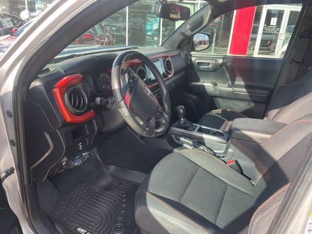 Used 2016 Toyota Tacoma TRD Sport image 7