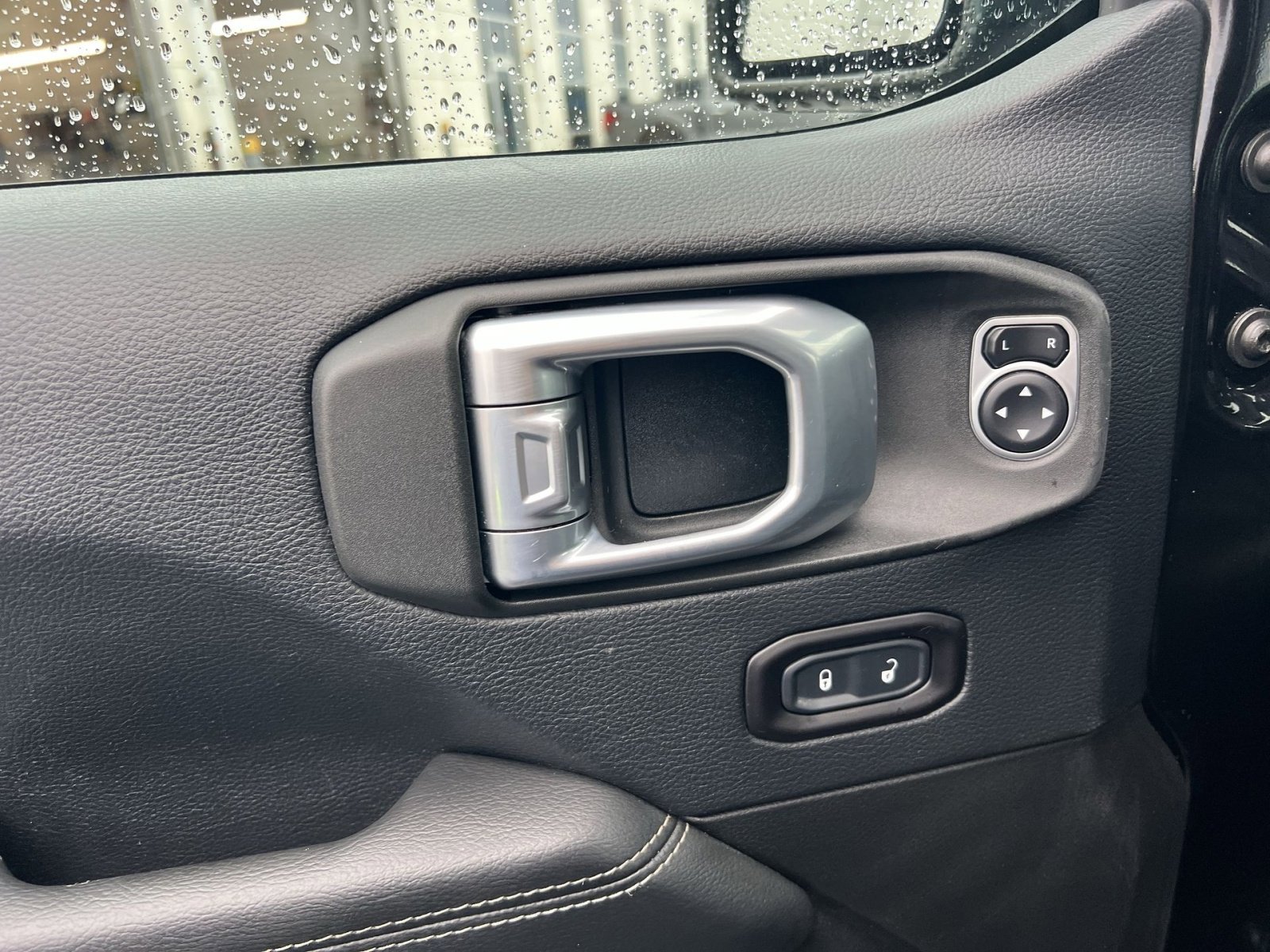 Used 2019 Jeep Wrangler Unlimited Sahara w/ Cold Weather Group image 15