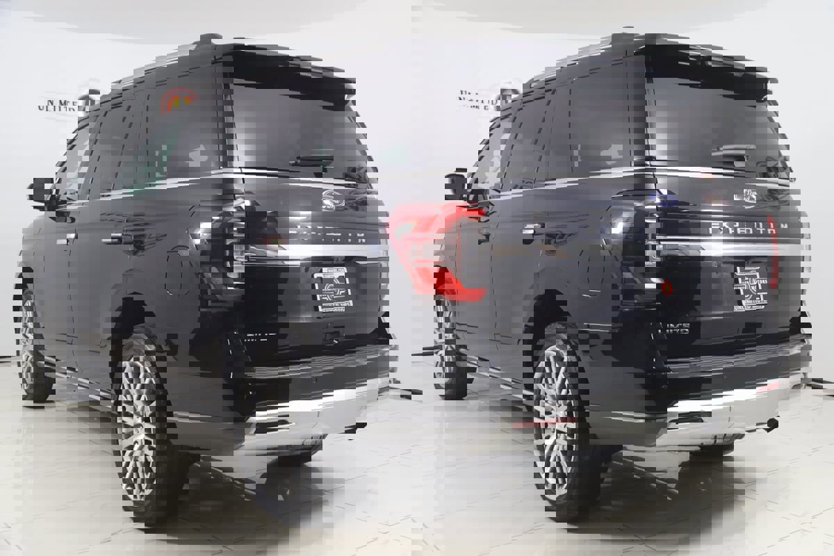 Used 2022 Ford Expedition Limited image 4