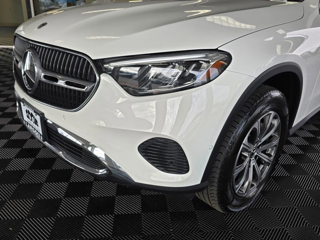 Used 2024 Mercedes-Benz GLC 300 4MATIC image 11