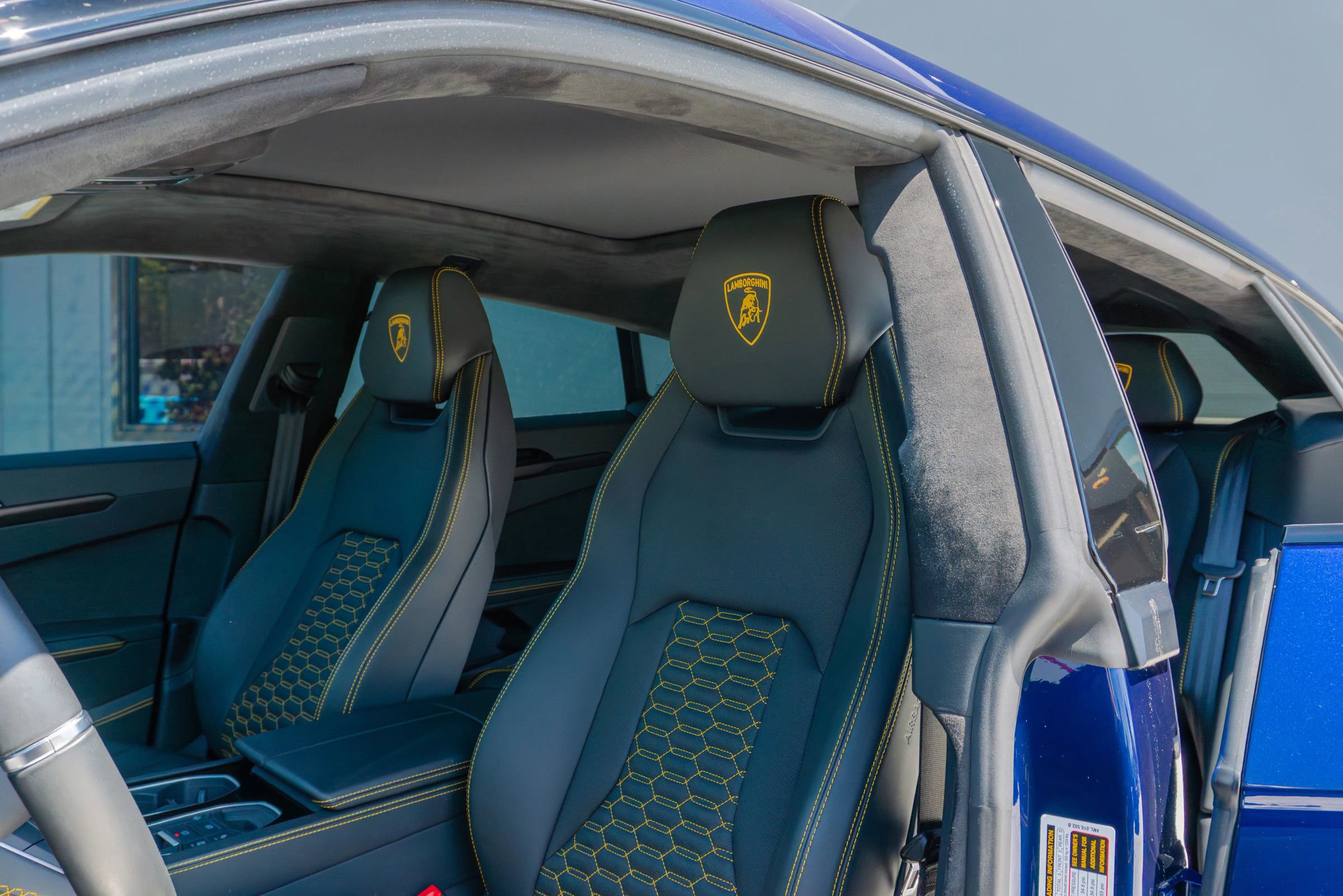 Used 2021 Lamborghini Urus AWD/4WD image 48