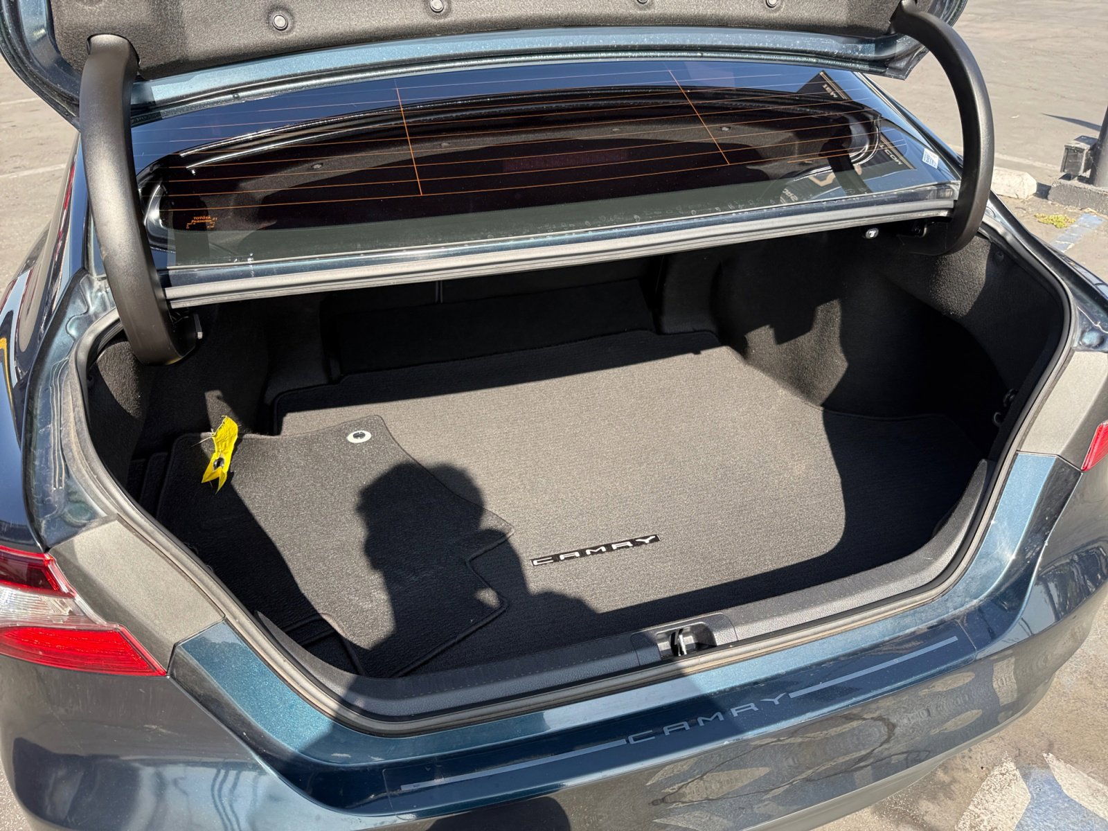 Used 2021 Toyota Camry LE image 21