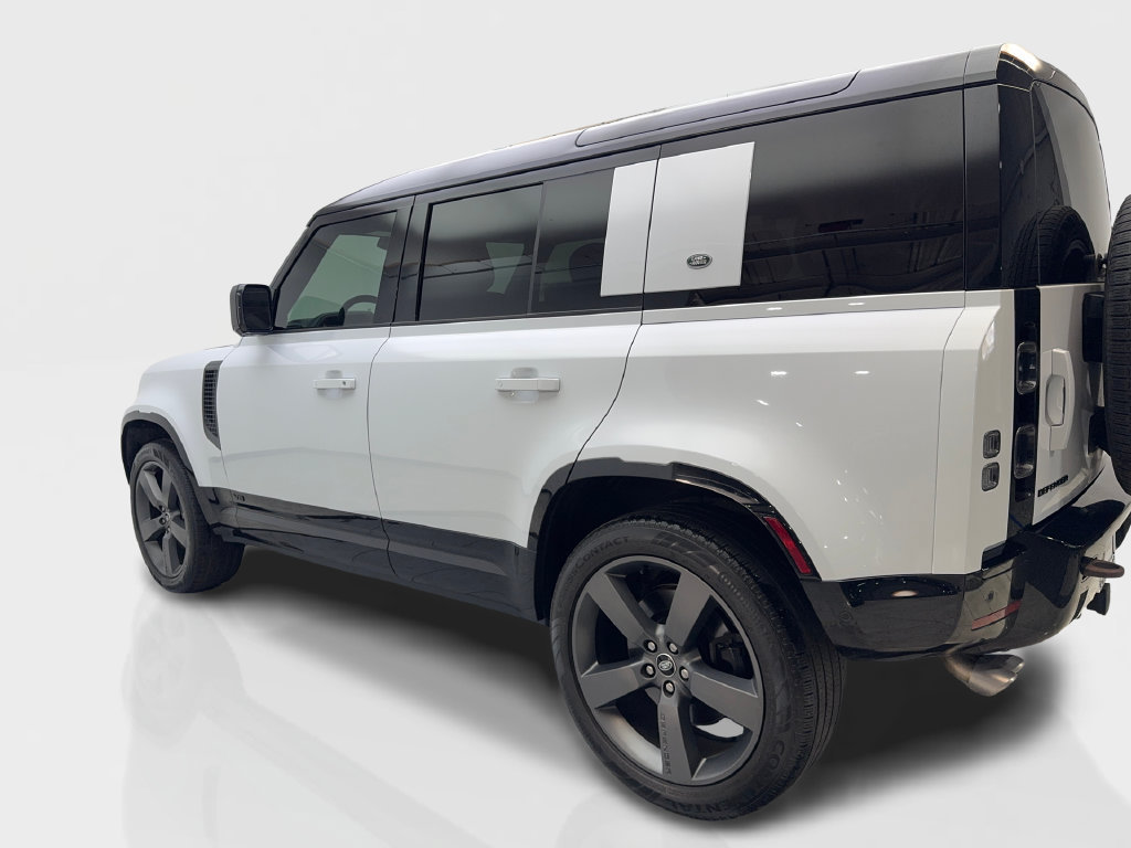 Used 2023 Land Rover Defender 110 V8 AWD/4WD image 16
