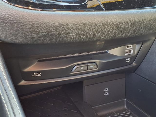 Used 2026 Chrysler Pacifica Limited w/ Uconnect Theater Family Group image 11