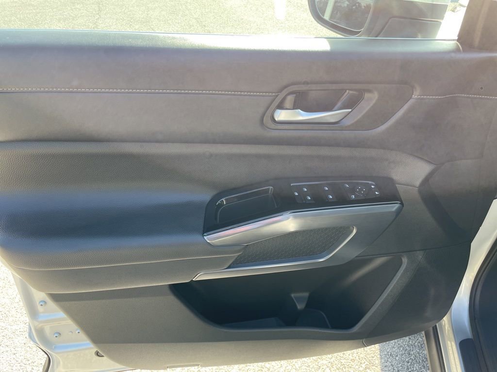 Used 2025 Nissan Pathfinder SL AWD/4WD image 5