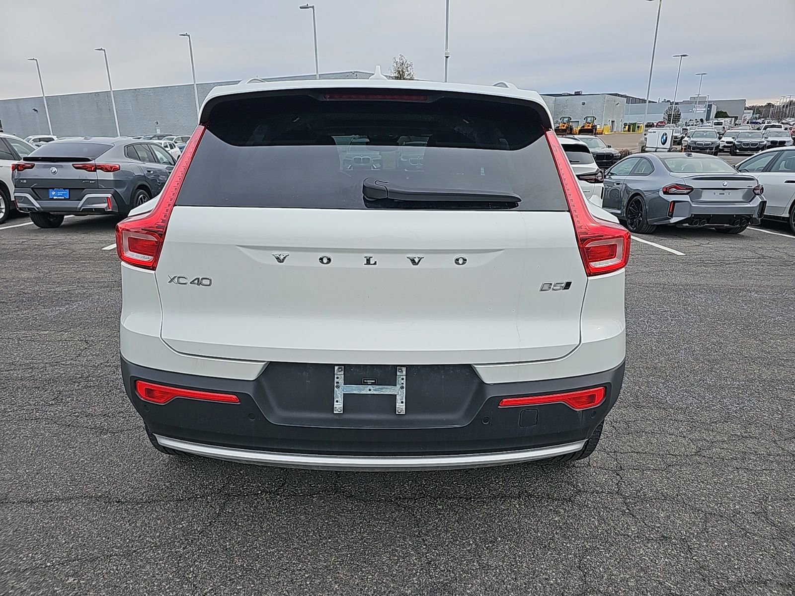 Used 2024 Volvo XC40 B5 Plus w/ Climate Package image 8