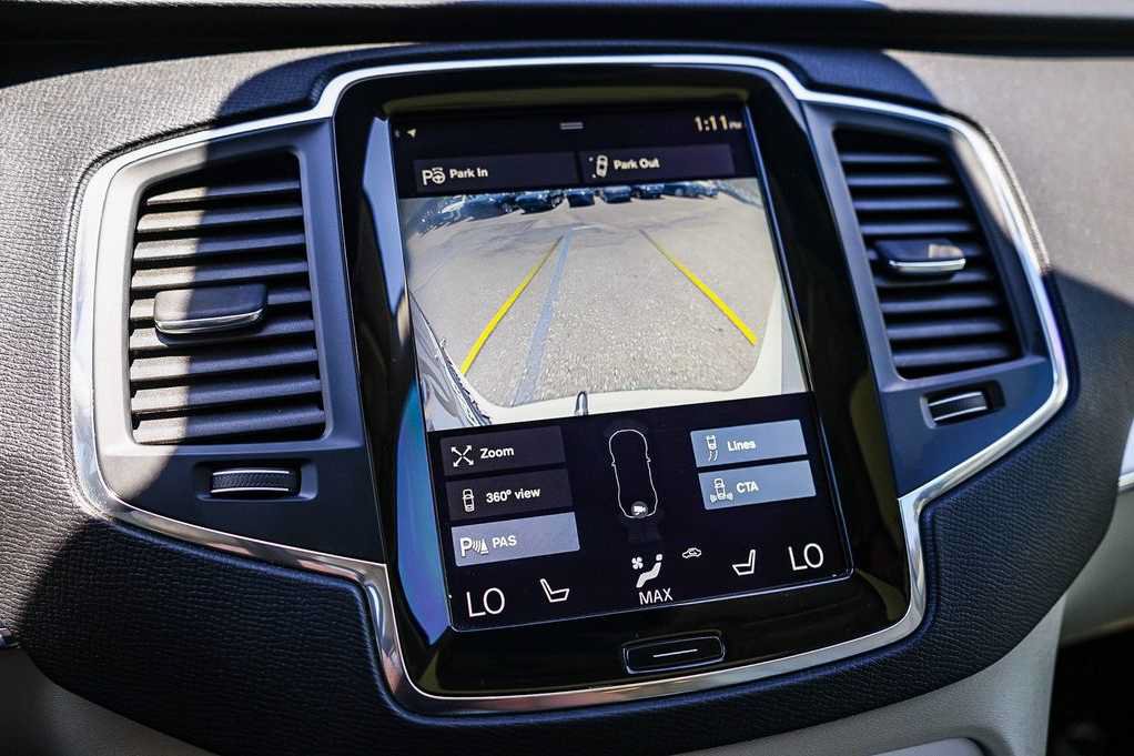 Used 2018 Volvo XC90 T6 Momentum w/ Convenience Package AWD/4WD image 24