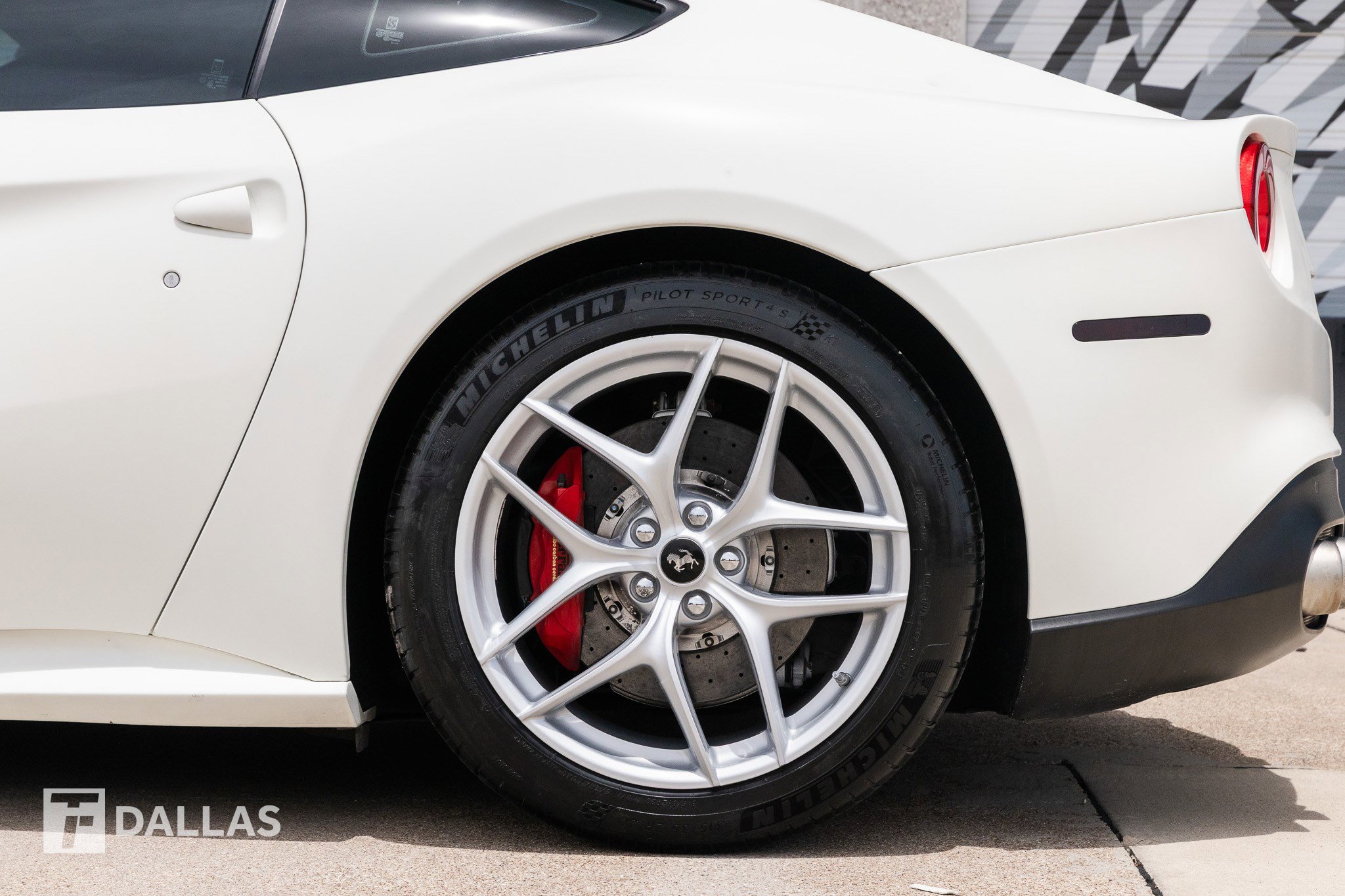 Used 2014 Ferrari F12 Berlinetta image 11