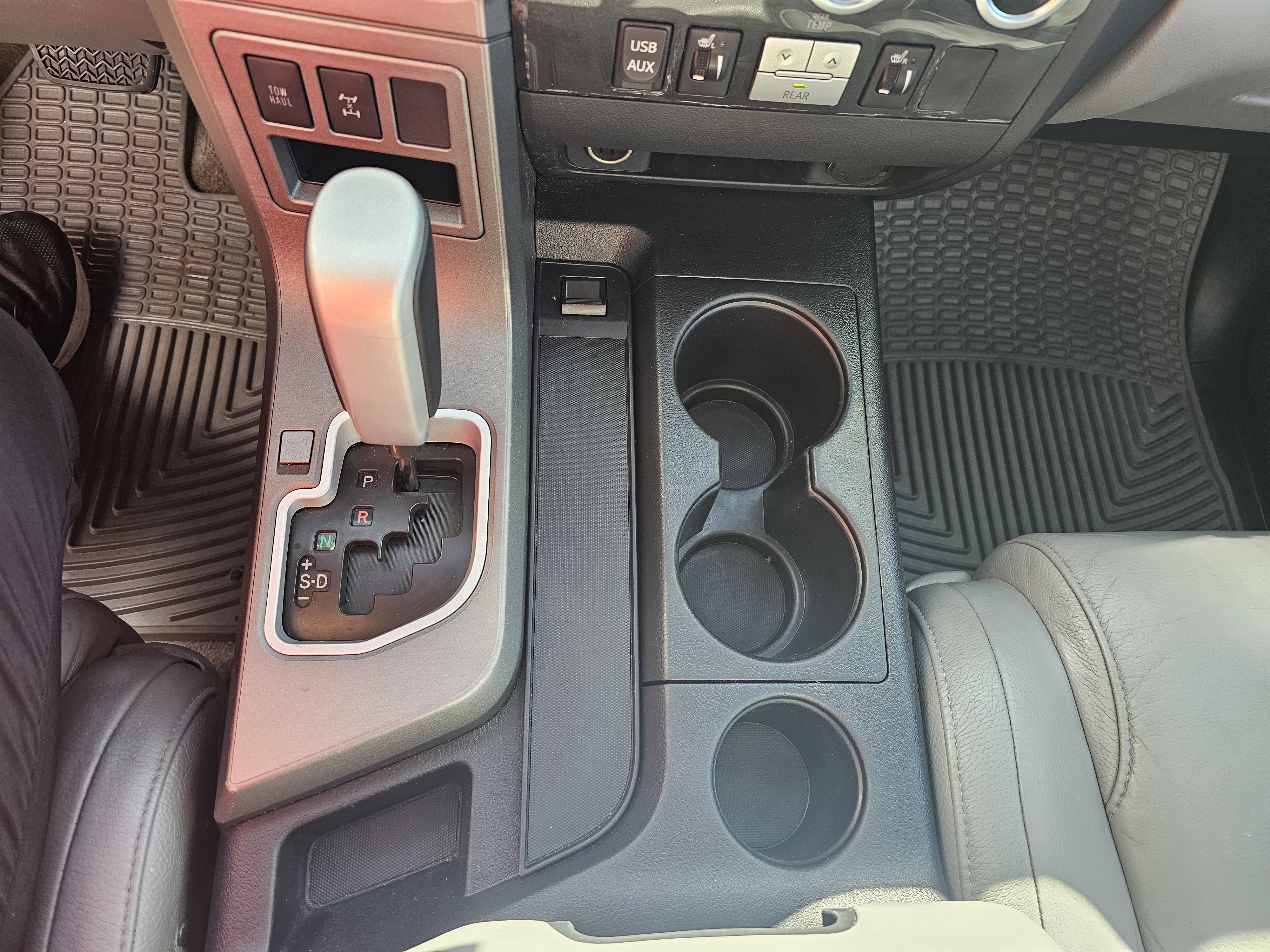 Used 2010 Toyota Sequoia Limited image 25