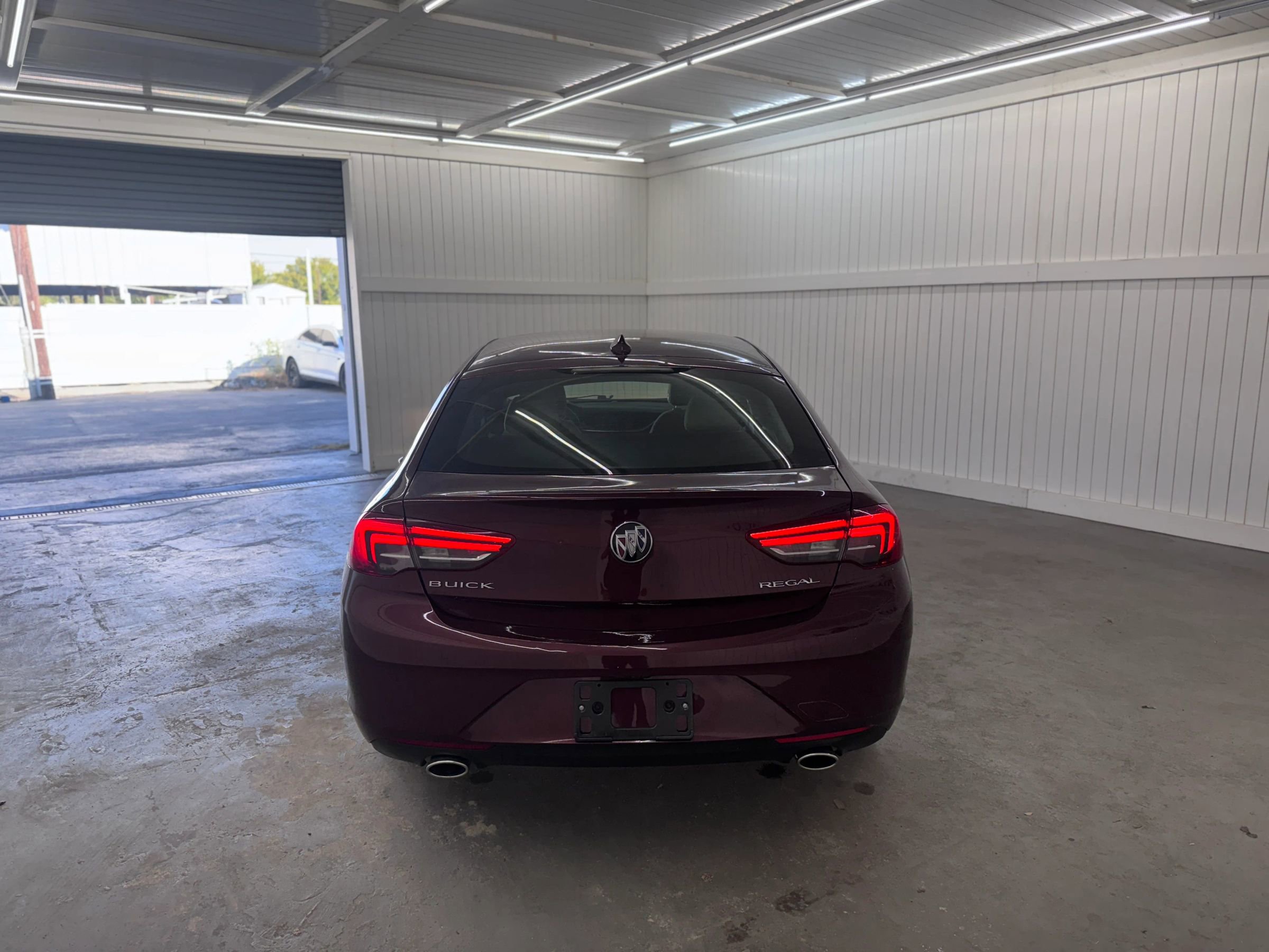 Used 2018 Buick Regal Preferred image 6