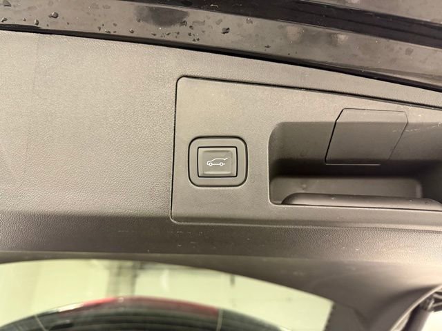 Used 2025 Cadillac XT5 Premium Luxury image 8