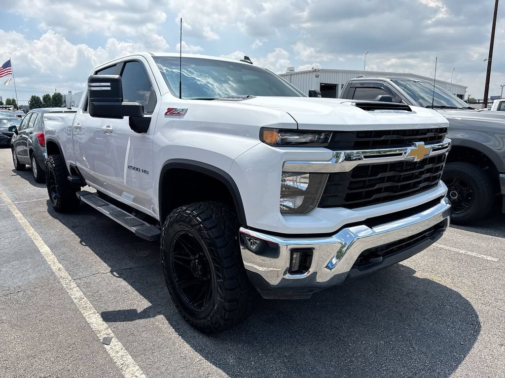 Used 2025 Chevrolet Silverado 2500 LT AWD/4WD image 5