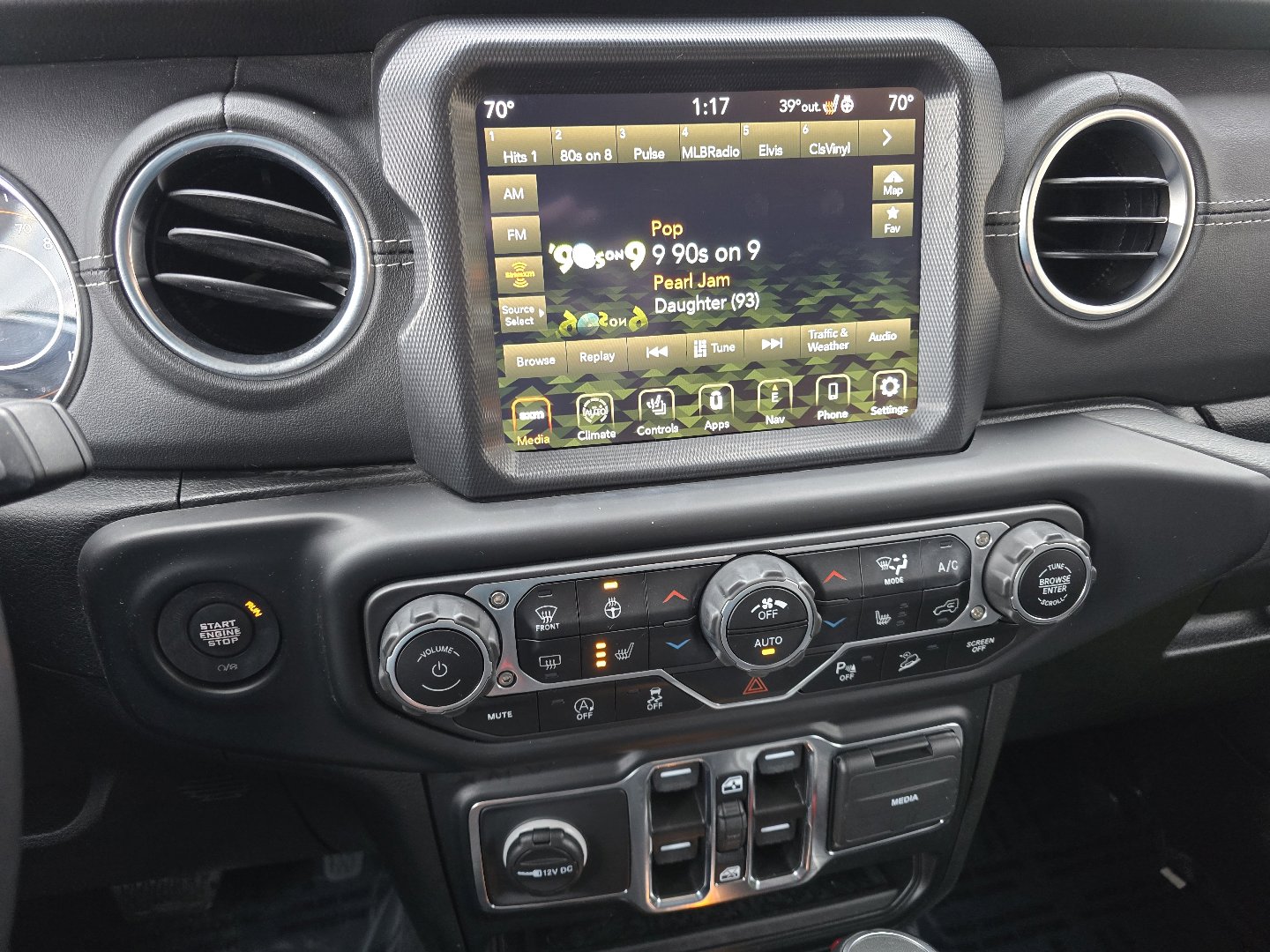 Used 2021 Jeep Wrangler Unlimited Sahara image 39