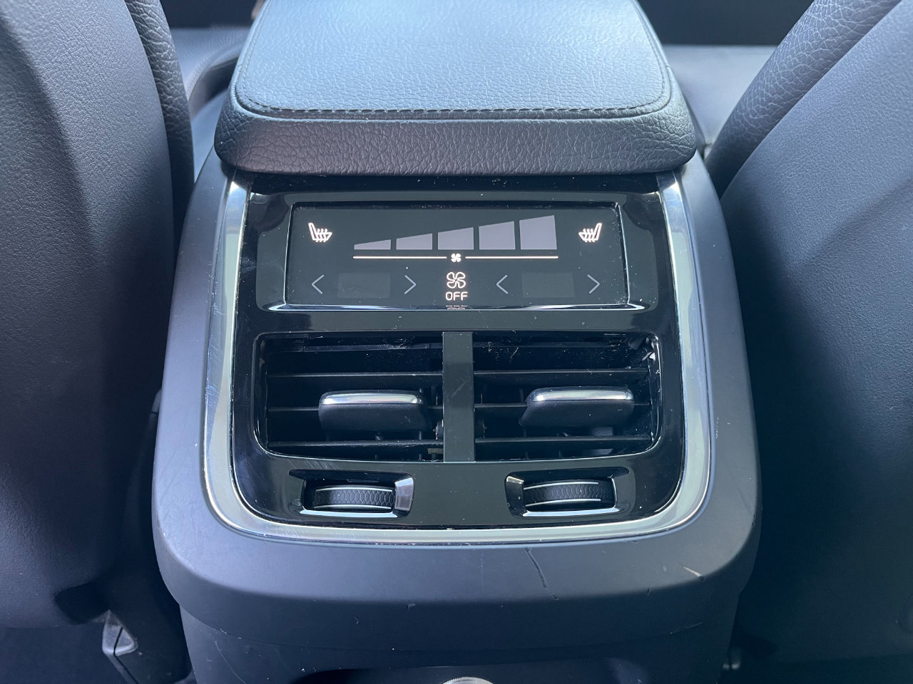 Used 2016 Volvo XC90 T8 Momentum image 15