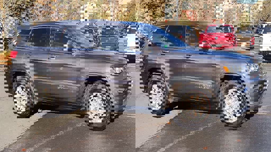 Used 2017 Jeep Grand Cherokee Laredo w/ Quick Order Package 23E image 2