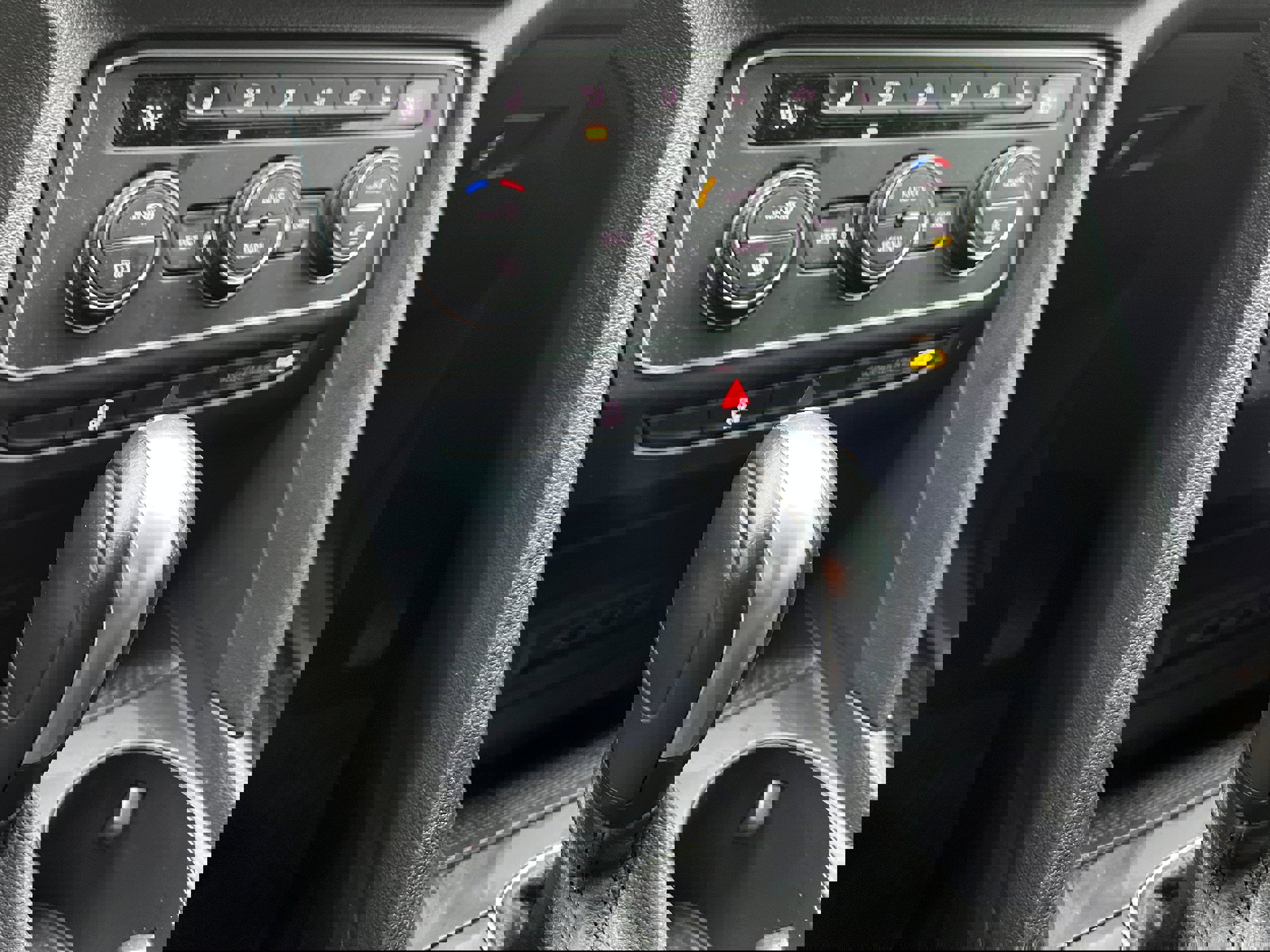 Used 2021 Volkswagen Atlas SE image 18