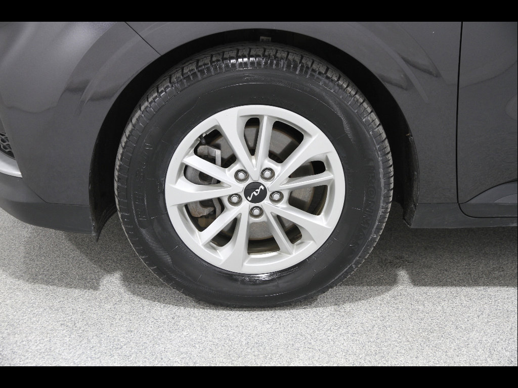 Used 2024 Kia Carnival LX image 45