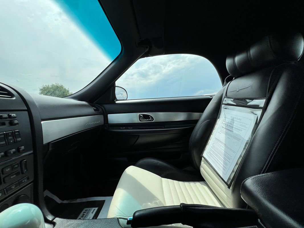 Used 2003 Ford Thunderbird image 36