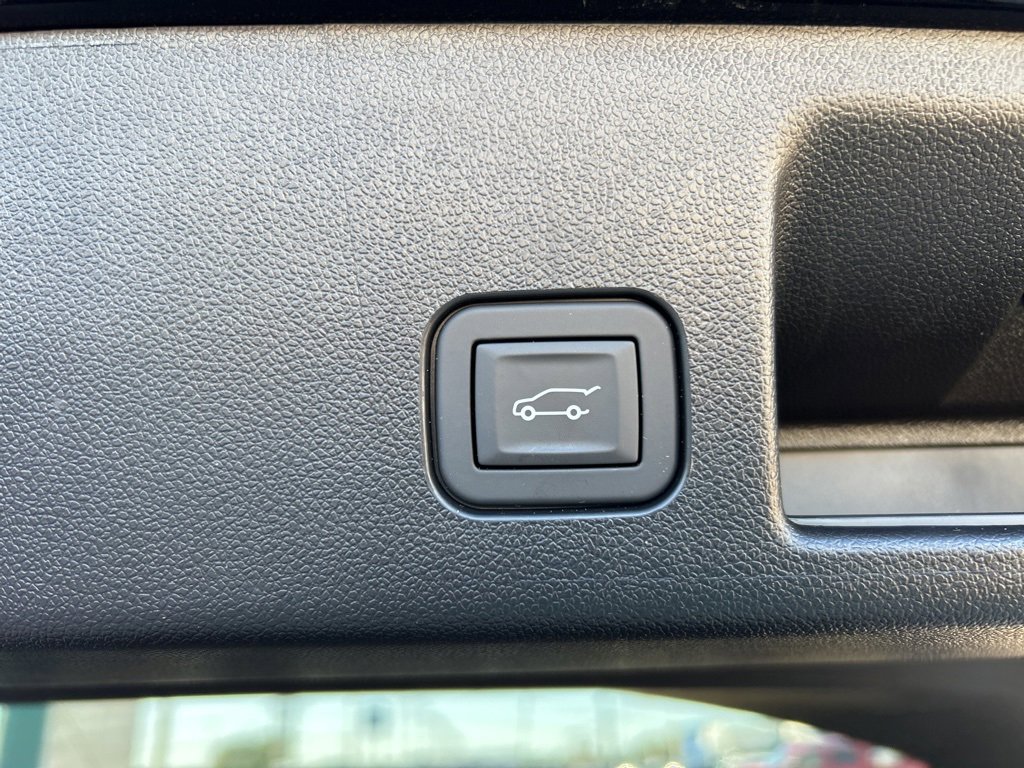 Certified 2025 Chevrolet Equinox EV LT w/ Convenience Package image 9