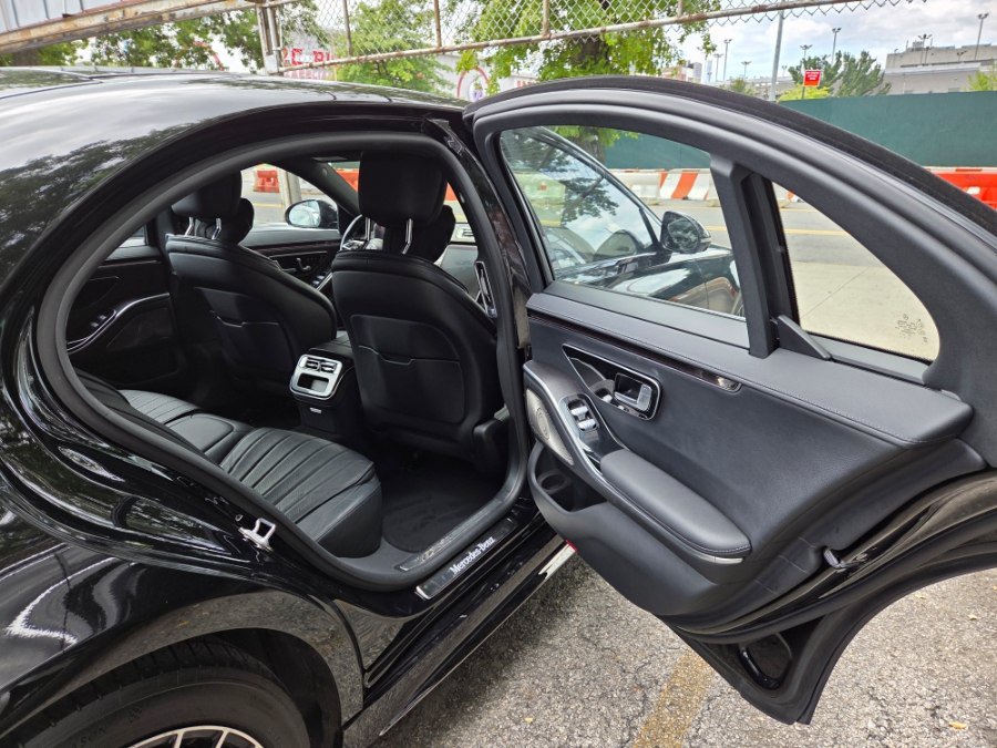 Used 2023 Mercedes-Benz S 500 4MATIC w/ AMG Line image 17