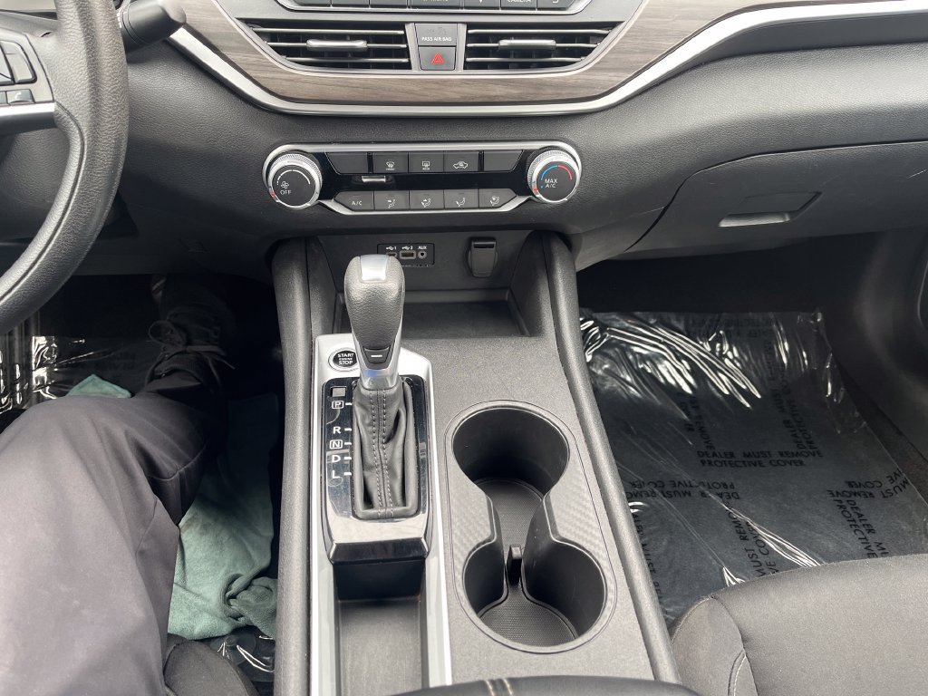 Used 2025 Nissan Altima 2.5 SV FWD image 19