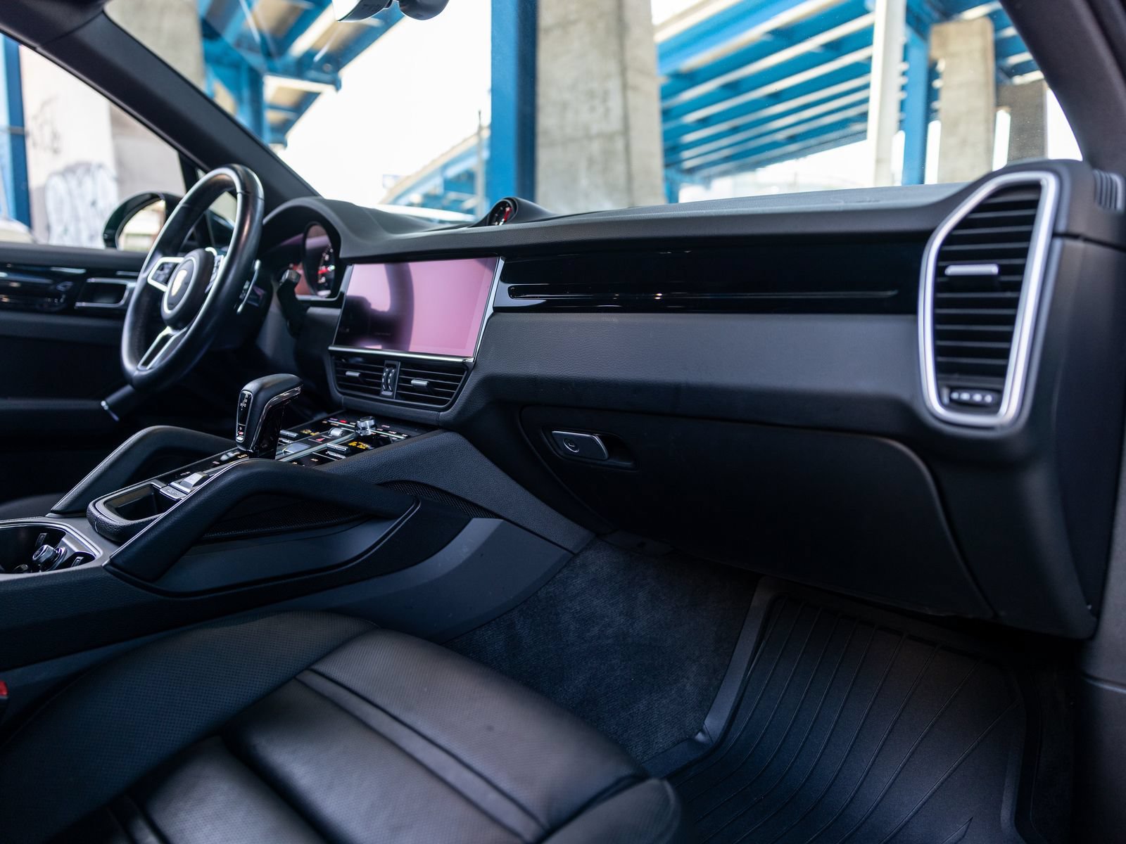 Certified 2023 Porsche Cayenne AWD/4WD image 30