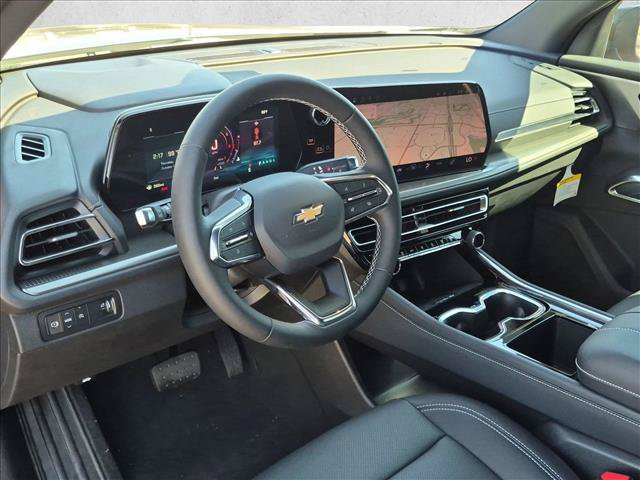 New 2027 Chevrolet Traverse LT w/ Sun and Wheel Package FWD image 3