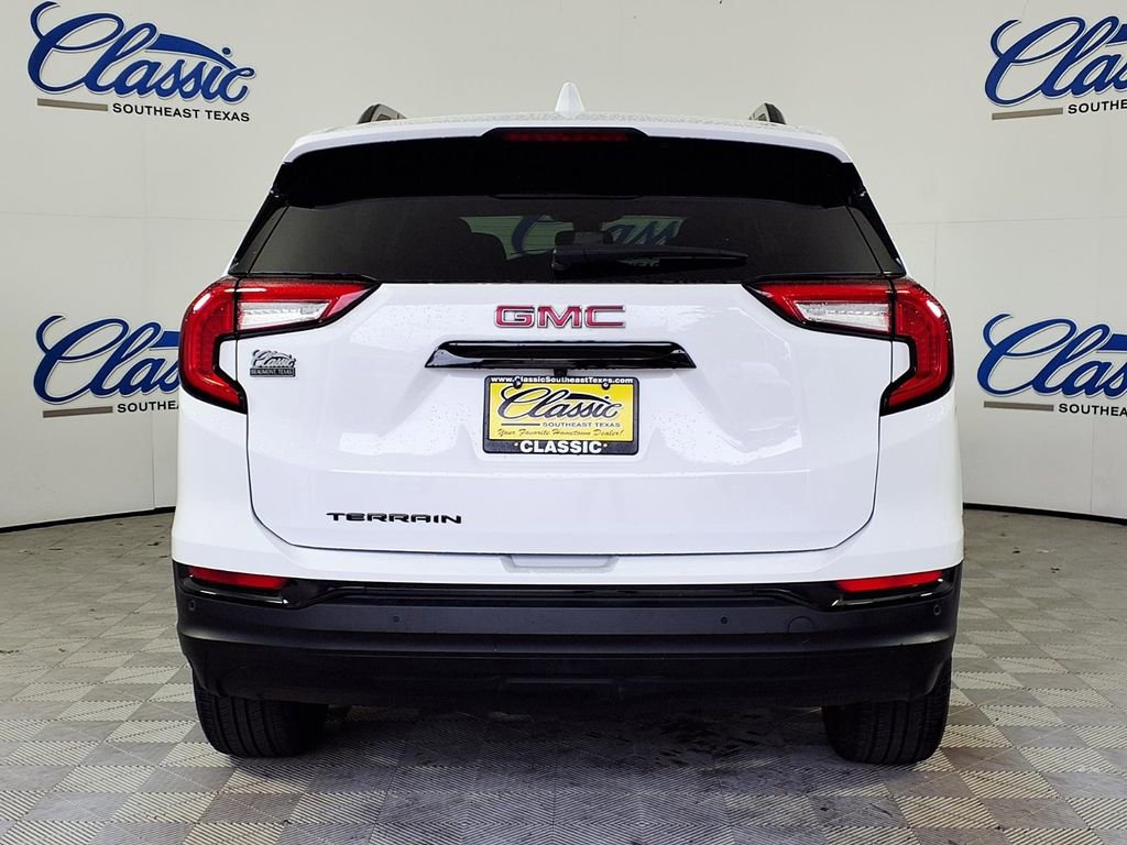 Used 2024 GMC Terrain SLE w/ Driver Convenience Package FWD image 4