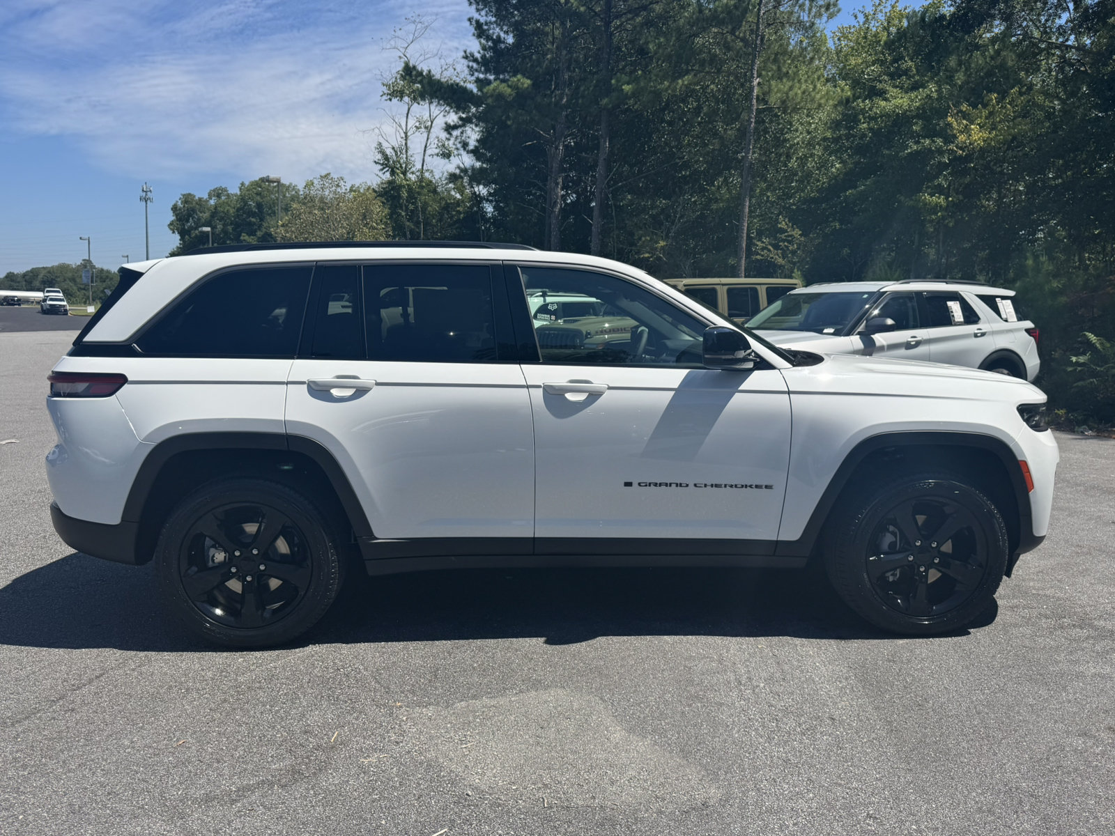New 2026 Jeep Grand Cherokee Limited w/ Limited Altitude Package AWD/4WD image 4
