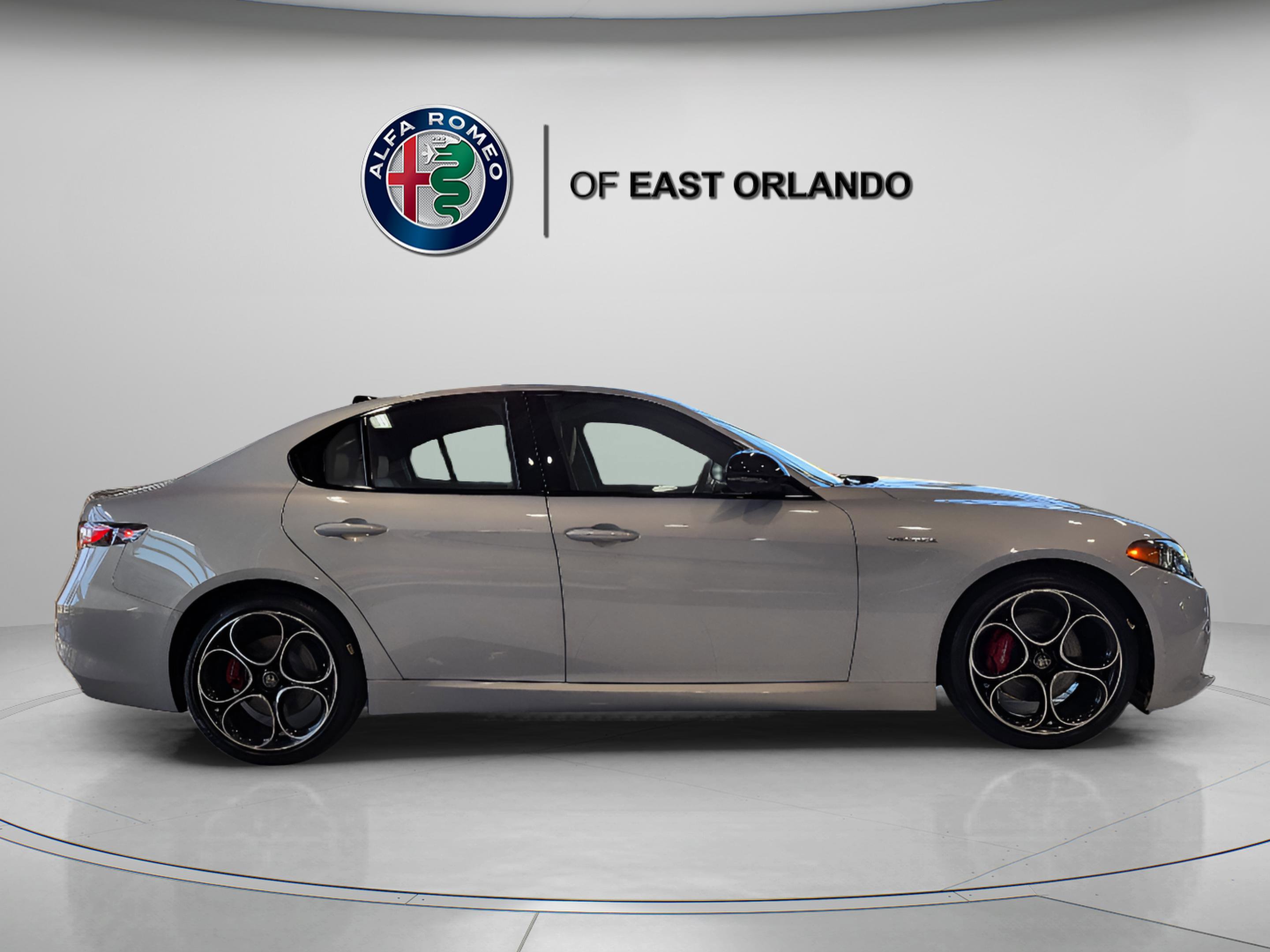 New 2025 Alfa Romeo Giulia w/ Veloce Package Rwd image 9