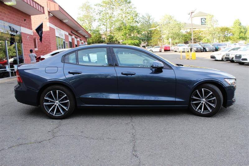 Used 2021 Volvo S60 T5 Momentum FWD image 6
