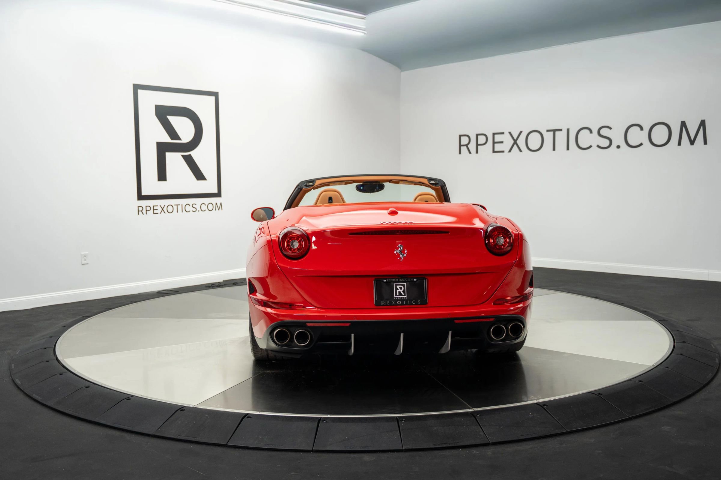 Used 2015 Ferrari California T image 27