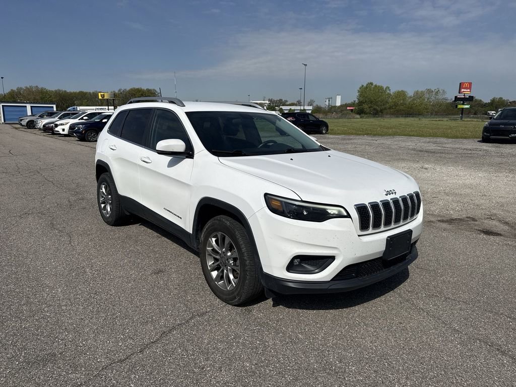 Used 2019 Jeep Cherokee Latitude Plus w/ Cold Weather Group AWD/4WD image 2