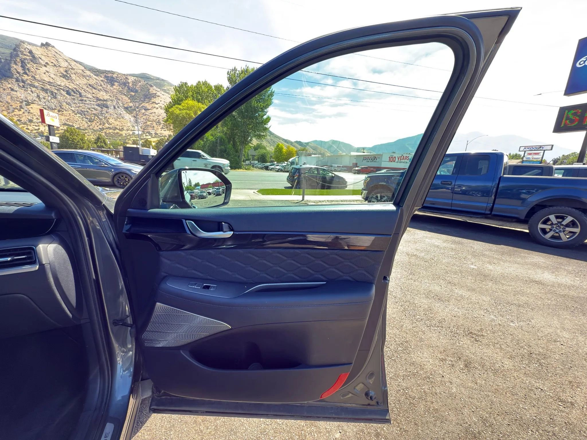 Used 2022 Hyundai Palisade Calligraphy image 7