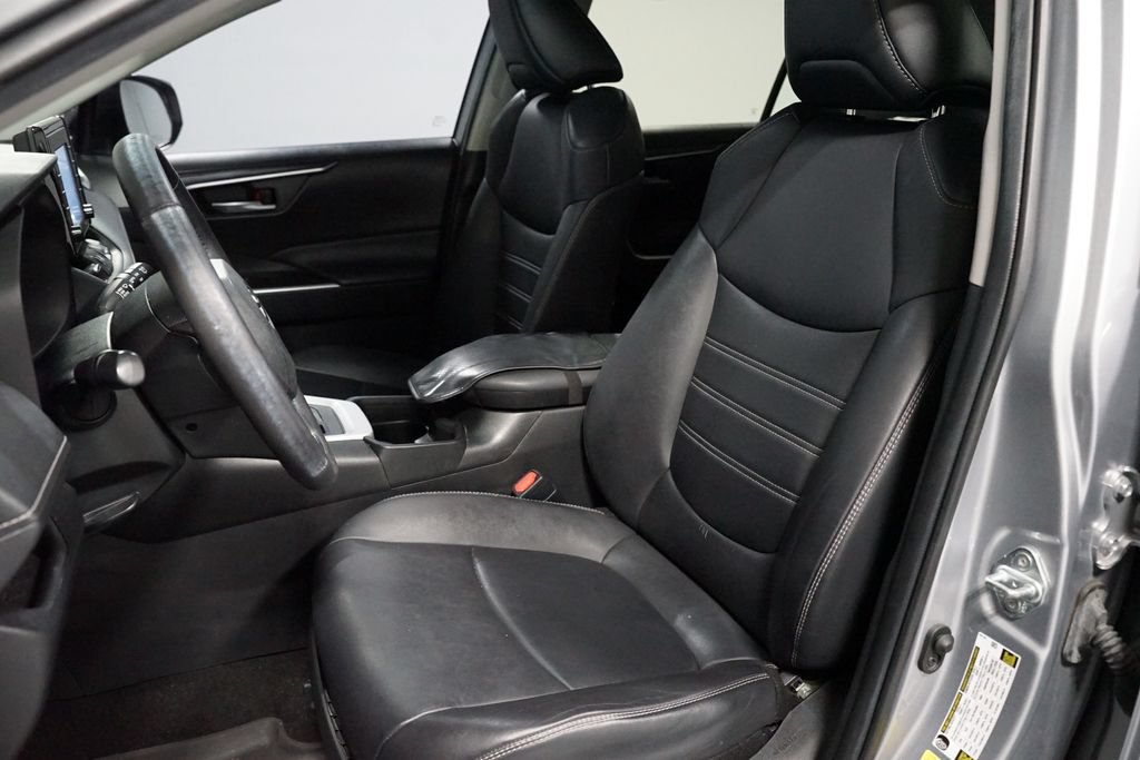 Used 2021 Toyota RAV4 XLE Premium FWD image 6