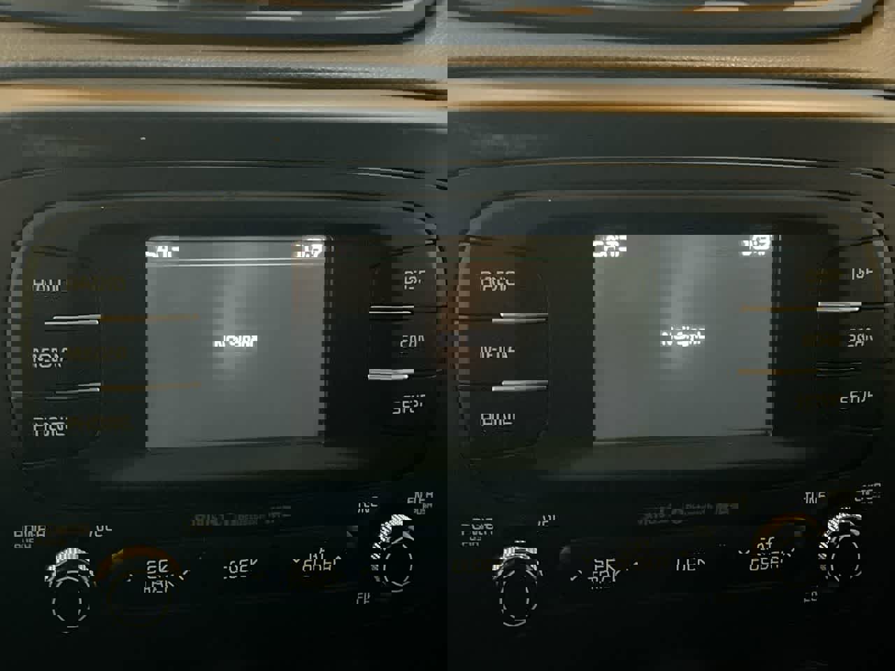 Used 2016 Kia Soul + image 16