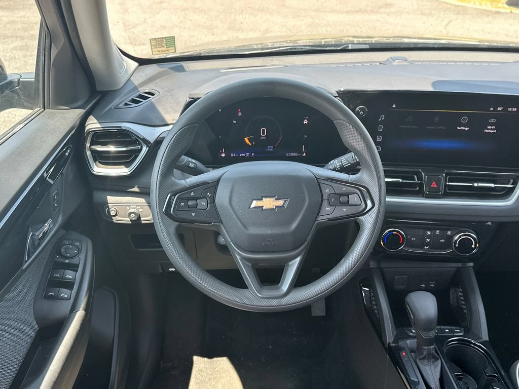 Used 2025 Chevrolet TrailBlazer LT AWD/4WD image 23