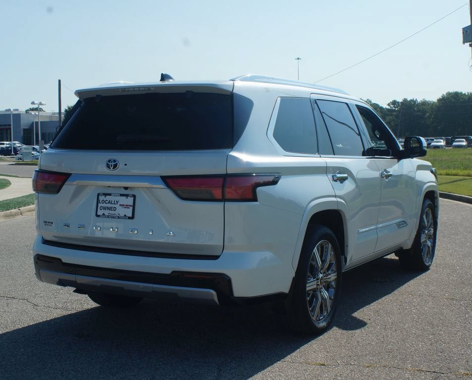 Used 2023 Toyota Sequoia Capstone AWD/4WD image 21