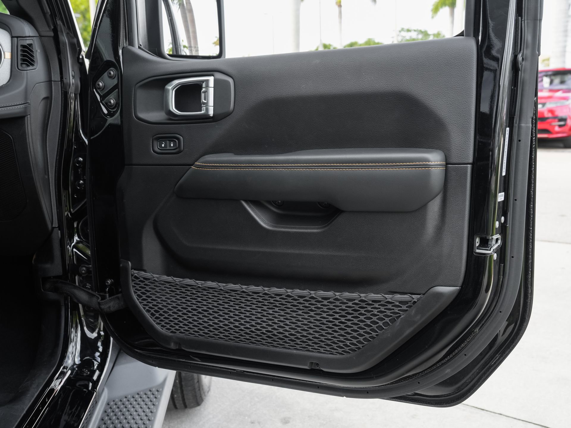 Used 2025 Jeep Wrangler Unlimited Sahara AWD/4WD image 38