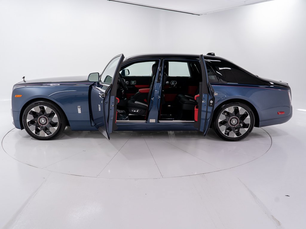 Certified 2026 Rolls-Royce Phantom Sedan w/ Leather Finishing Pack RWD image 9