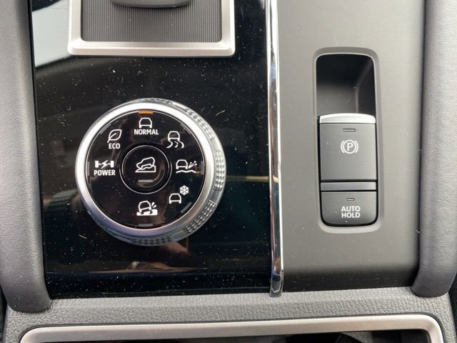 New 2025 Mitsubishi Outlander SE image 29