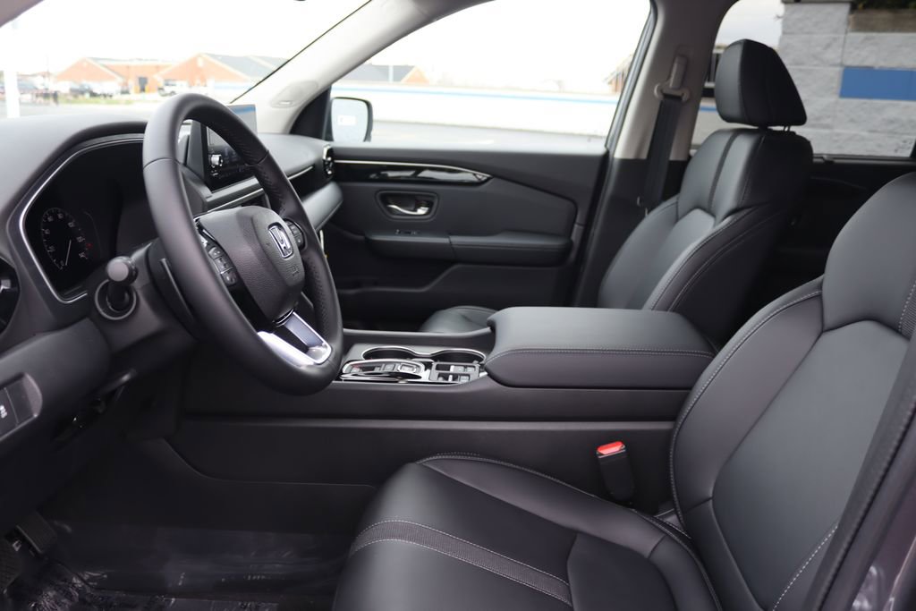 Certified 2025 Honda Pilot Touring image 32