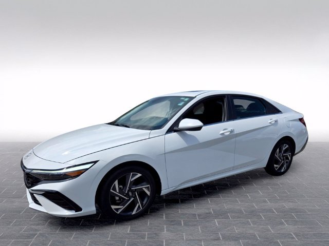 Used 2025 Hyundai Elantra SEL FWD image 3
