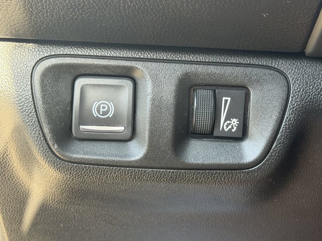 Used 2020 GMC Acadia SLE w/ Driver Convenience Package FWD image 23