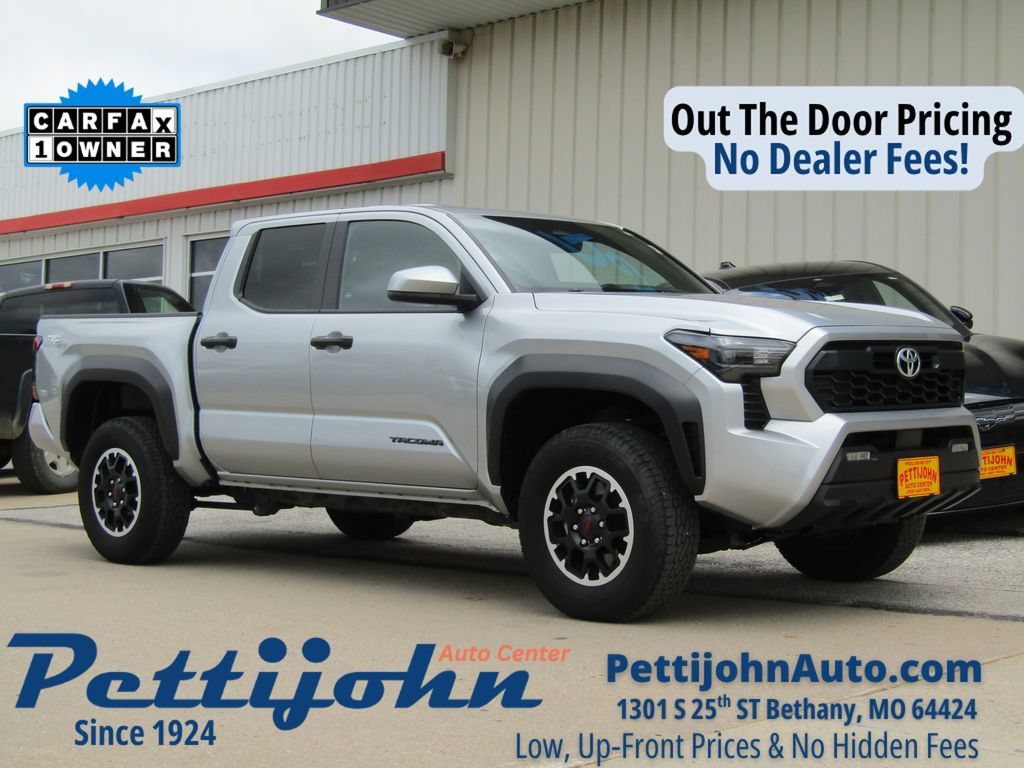 Used 2025 Toyota Tacoma TRD Off-Road AWD/4WD image 1