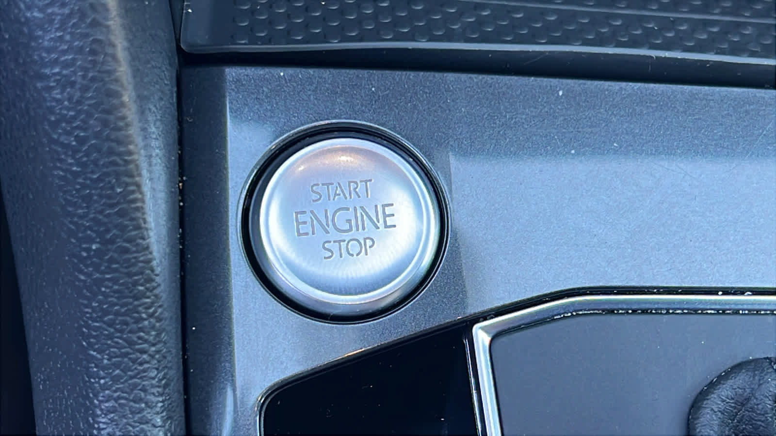 Certified 2020 Volkswagen Tiguan SEL Premium R-Line image 17