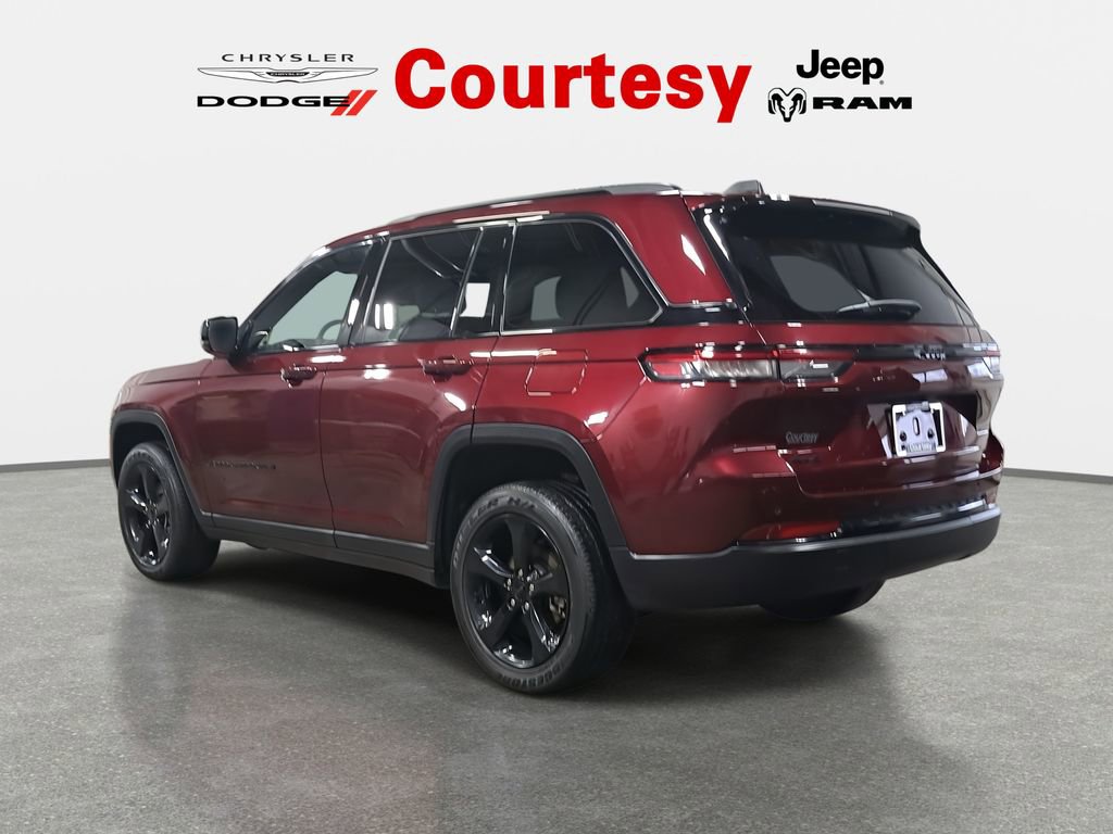 Used 2023 Jeep Grand Cherokee Altitude image 5